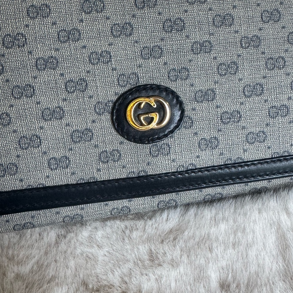 Gucci GG Supreme Kisslock Wallet - Picture 6 of 16